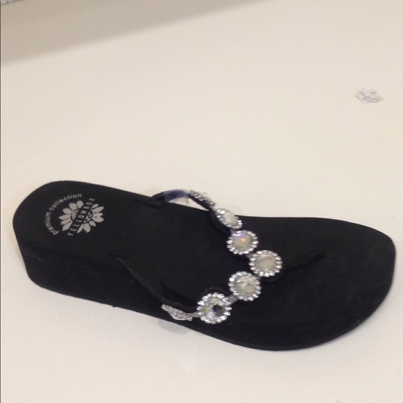 Yellow Box Premium Collection Swarovski  Crystal - Picture 2 of 2